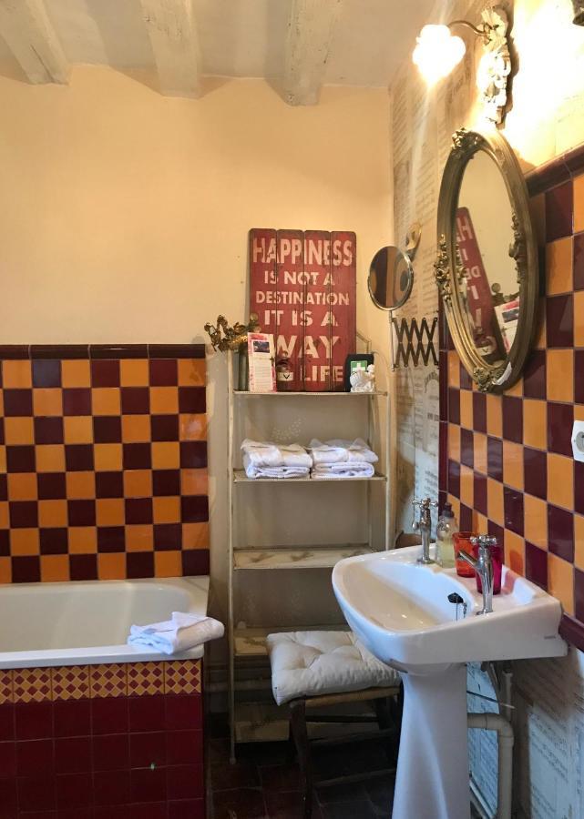 Maison Marthe B & B Saint-Sauveur-en-Puisaye Εξωτερικό φωτογραφία