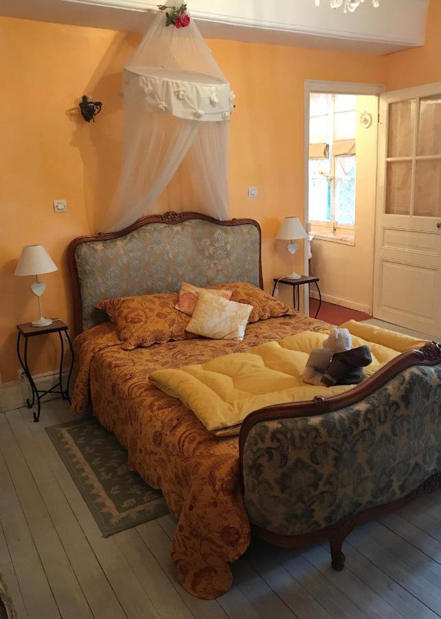 Maison Marthe B & B Saint-Sauveur-en-Puisaye Εξωτερικό φωτογραφία