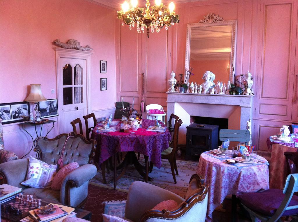 Maison Marthe B & B Saint-Sauveur-en-Puisaye Εξωτερικό φωτογραφία